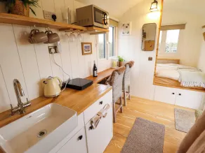 Shepherds Hut - Ash - Room