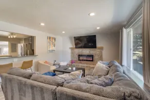 Hot Tub, Pool Table, BBQ Patio, Yard Games - Innenbereich