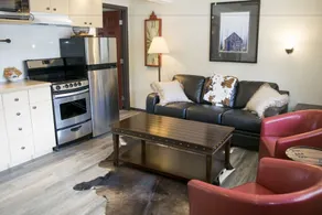 Yamnuska Suites - Room