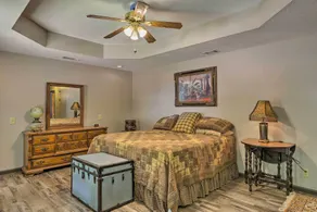 Buckhead Cabin w/ Fireplaces & Private Pool! - Intérieur