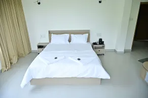 K2N Hotel - Room