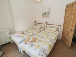 22 St Marys Walk - Room