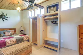 Auburn Cottage w/ Patios & Garden - 3 Mi to Town! - Værelse