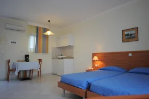 Golden View Studios - Room