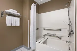 Super 8 by Wyndham Brookings - Bathroom