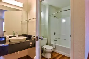 Motel 6-Sacramento, CA - South Sacramento and Elk Grove - Bathroom