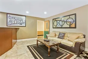 Super 8 by Wyndham Louisville Airport - Hall
