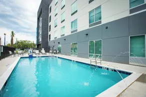 Holiday Inn Express & Suites Pensacola Airport North – I-10 by IHG - Piscine