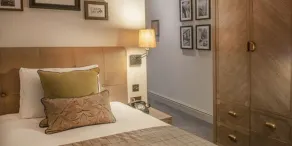 De Vere Latimer Estate - Room