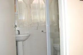 Serene Guest Manor - Bathroom