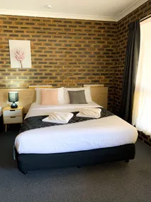 Squatters Homestead Motel - Room