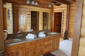 Elk Creek Lodging - Bathroom