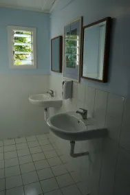 Travellers Paradise - Bathroom