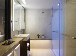 Four Seasons Hotel - Bathroom