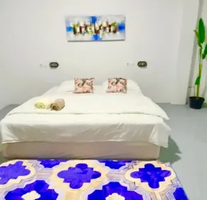 Komodo Indah Hotel and Hostel - Room