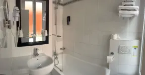 Hotel Lilas Gambetta - Bathroom