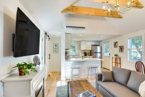 Walk to Main St: Osterville Village Gem w/ Patio - Innvendig