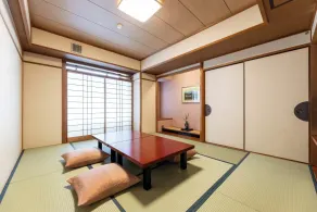 Yamatoya Honten Ryokan Osaka - Room
