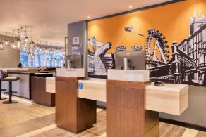 Premier Inn Swindon Town Centre - Reception