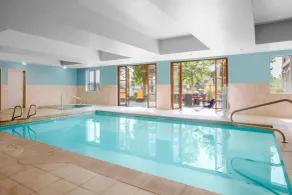 Holiday Inn Express Hotel & Suites Ontario by IHG - Piscine