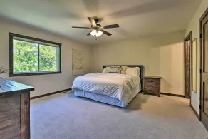 Walk to Gull Lake! Spacious Family Home w/ Deck - Interiør
