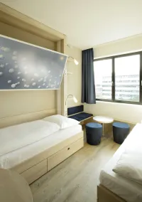 H2 Hotel Berlin-Alexanderplatz - Room
