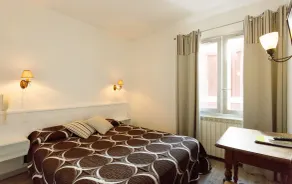Logis Hôtel Etchemaïté - Room
