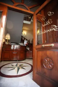 Garibaldi Suite - Reception