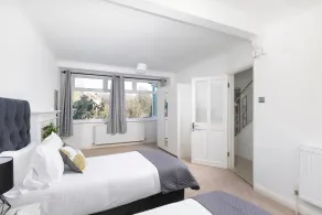 Skyvillion - Enfield 4bed House W Garden & Parking - Room