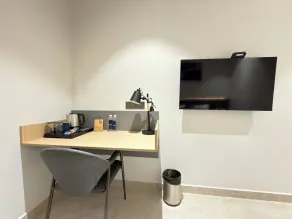 Hotel Kyzen - Shamshabad Airport, Hyderabad - Værelse