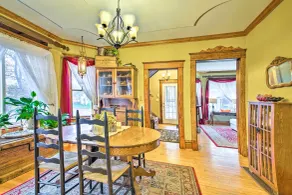 Pet-friendly Osseo Home w/ Fire Pit & Yard! - Innenbereich