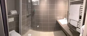Comfort Suites Lyon Est Eurexpo - Salle de bain