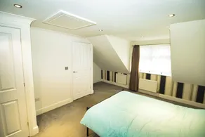 3 Bed Town House - Sleeps 5 - Ensuite - Off Street Parking - Pets Welcome - Wifi - Room