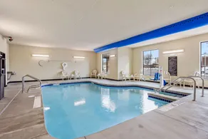 Cobblestone Hotel & Suites - Little Chute - Piscine