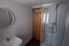 Charming House in Casal Águas de Verão With Mountain Views - Baño