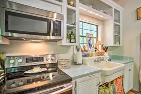 Enchanteresse 'Cabane Whitney' avec plage et ruisseau ! - Intérieur