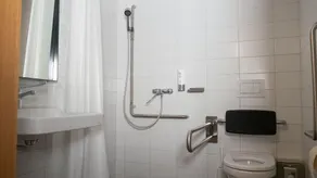 Schloss Burgdorf Youth Hostel - Badezimmer