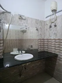 Hotel Neha Palace - Bathroom