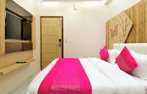 Hotel Aman International at New Delhi Station - Room