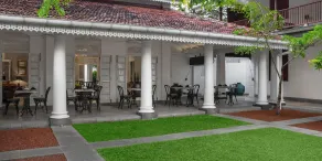 Maniumpathy Hotel - Restaurant