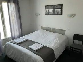 Hôtel Le Lyon Vert Commentry - Chambre