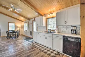 Waterfront Onamia Retreat w/ Dock & Fire Pit! - Innenbereich