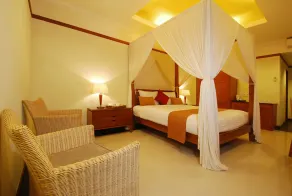 Yulia Beach Inn Kuta - Room