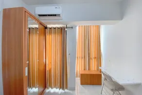 Warm Minimalist Studio Apartment The Alton - Room