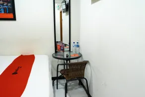 RedDoorz near Setrasari Mall 4 - Chambre