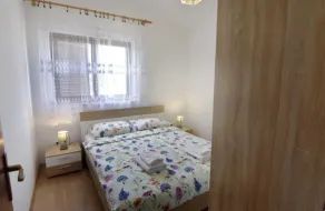 Practical family stay with outdoor area - Værelse