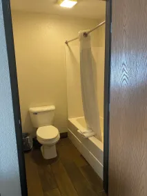 Baymont by Wyndham Auburn - Salle de bain