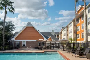 Residence Inn by Marriott Orlando East/UCF Area - Piscina