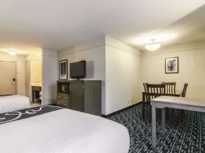 La Quinta by Wyndham Kansas City Airport - Chambre