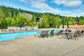 Hot Tub & Game Room: Ronald Retreat 2 Mi to Lake! - Intérieur